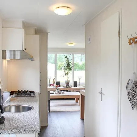 Pet Friendly In With Kitchen *